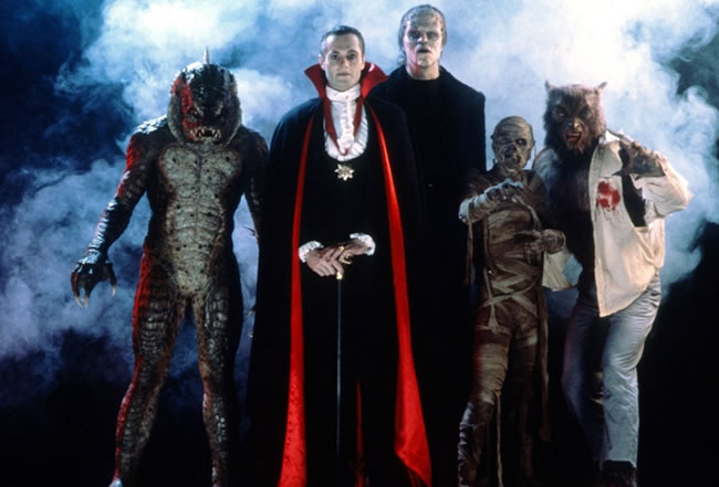 los monstruos de la Universal intentan cazar a una pandilla de chicos curiosos en The Monster Squad (1987)