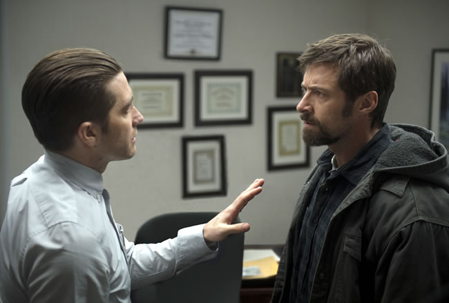 Jake Gyllenhaal intenta calmar a un desquiciado Hugh Jackman en una de las potentes escenas de Prisoners (2013)