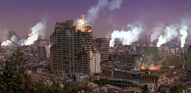 la ciudad de Los Angeles es víctima del temblor de marras en el clásico del cine catástrofe Terremoto (1974)